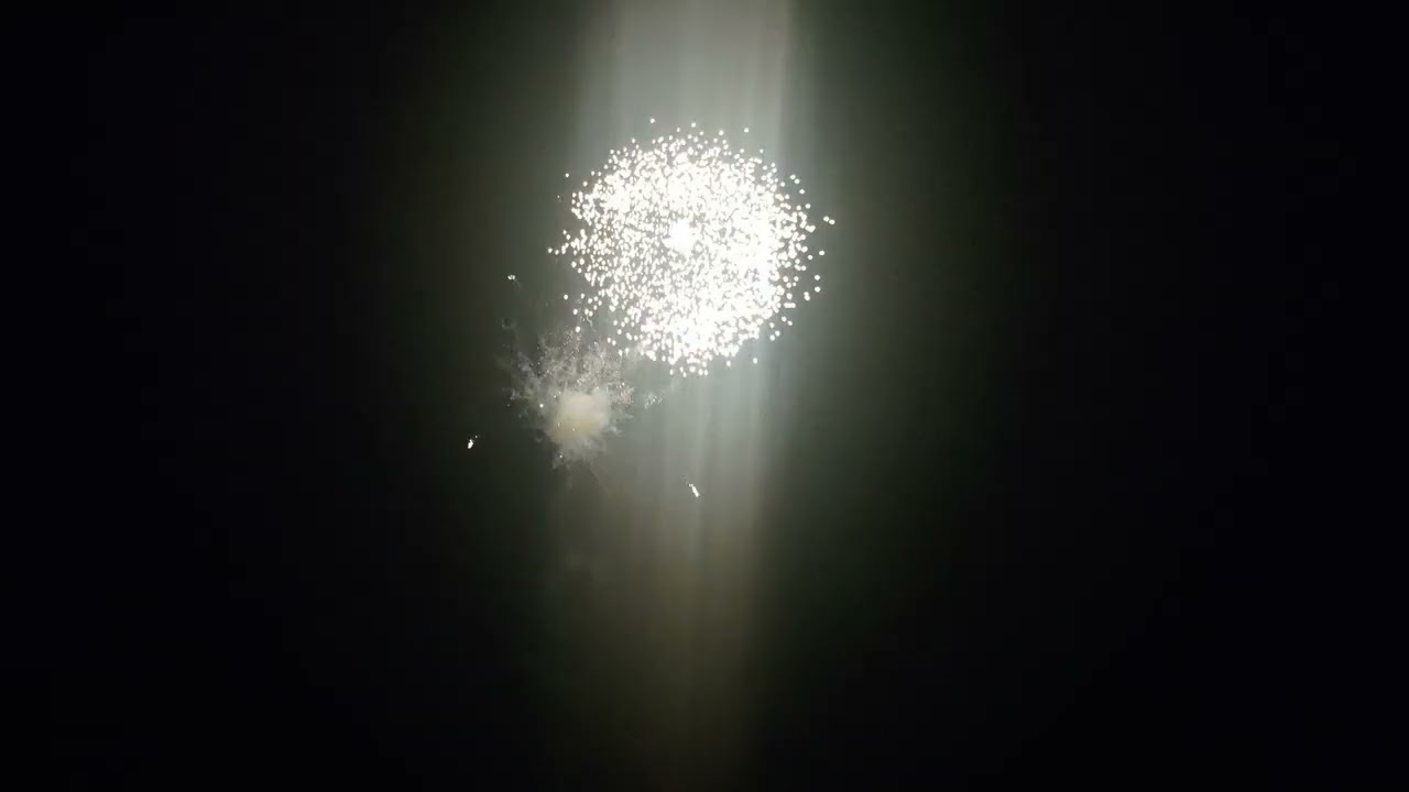 CHIARAPPA 4 inch (100mm) Zylinder Shell (8x Titanium Salute) [4K 60p]