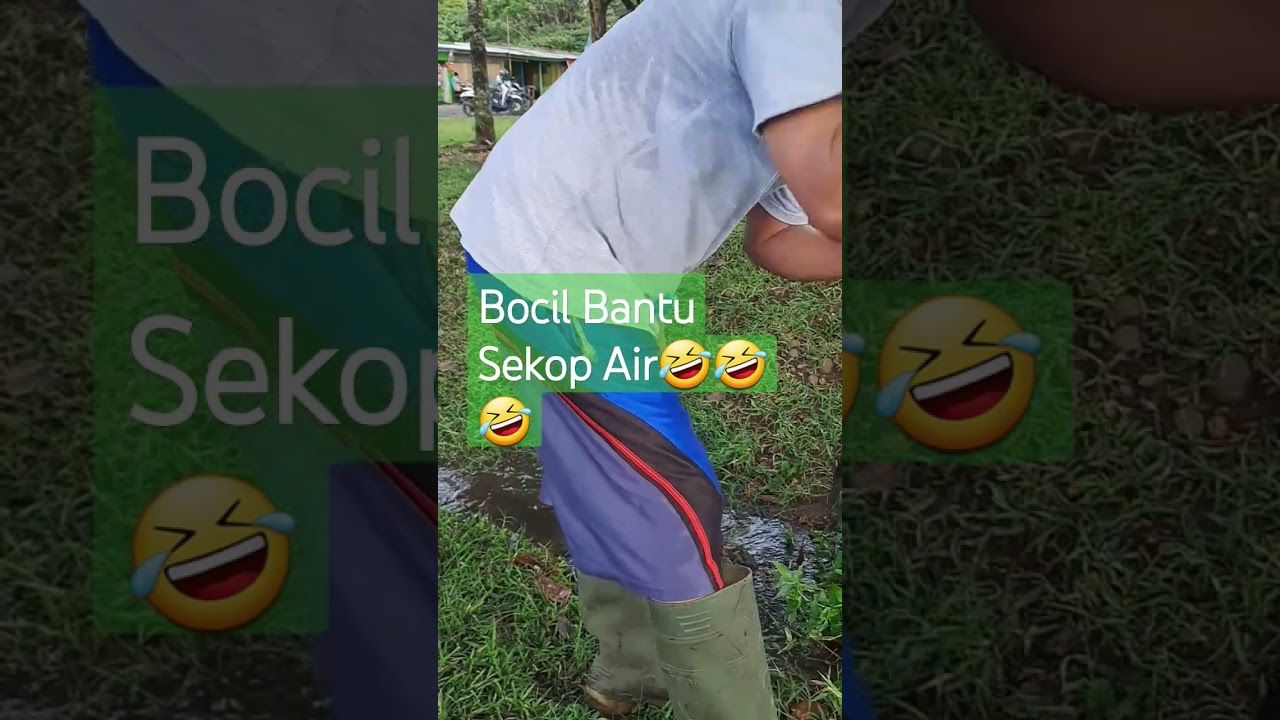 Menggali Endapan Drainase #drainaseburuk #drainase #jalanrusak #perbaikijalan #perbaiki #tkdigaji