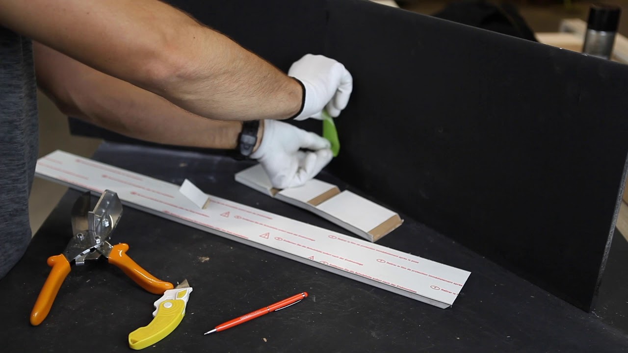 Cubu flex life 11mm. Внутренний угол больше 90 градусов (не разрезая плинтус до конца).