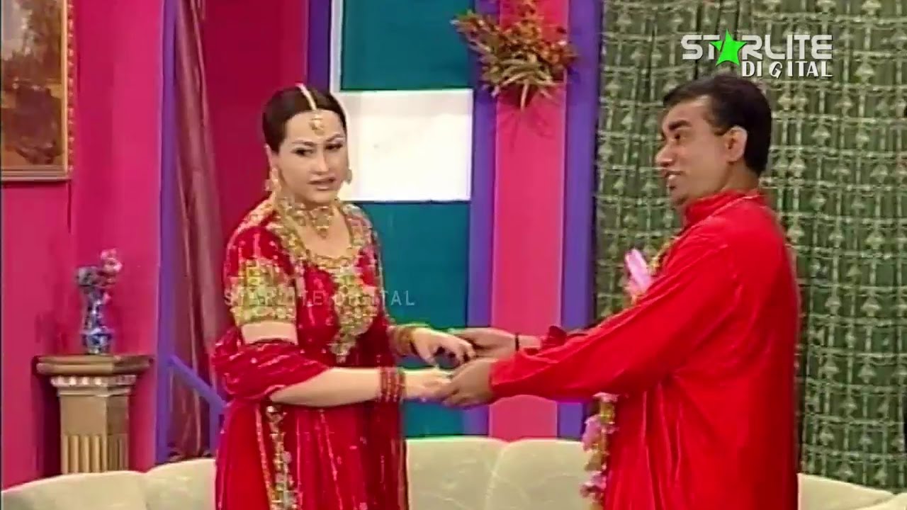 Sharmilay Nainu Wali Nasir Chinyoti and Nargis With Deedar Pakistani Stage Drama