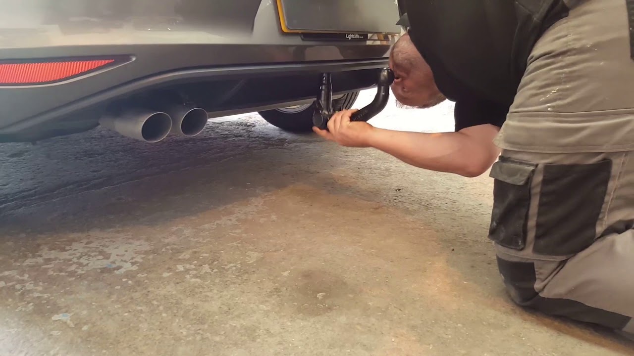 Volkswagen Golf Westfalia Detachable Towbar 317132 Neck Demo