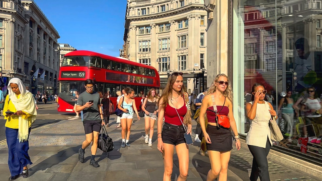 How London Looks During a 34&deg;C Heatwave ☀️ Central London Summer Walk 2026 [4K HDR]