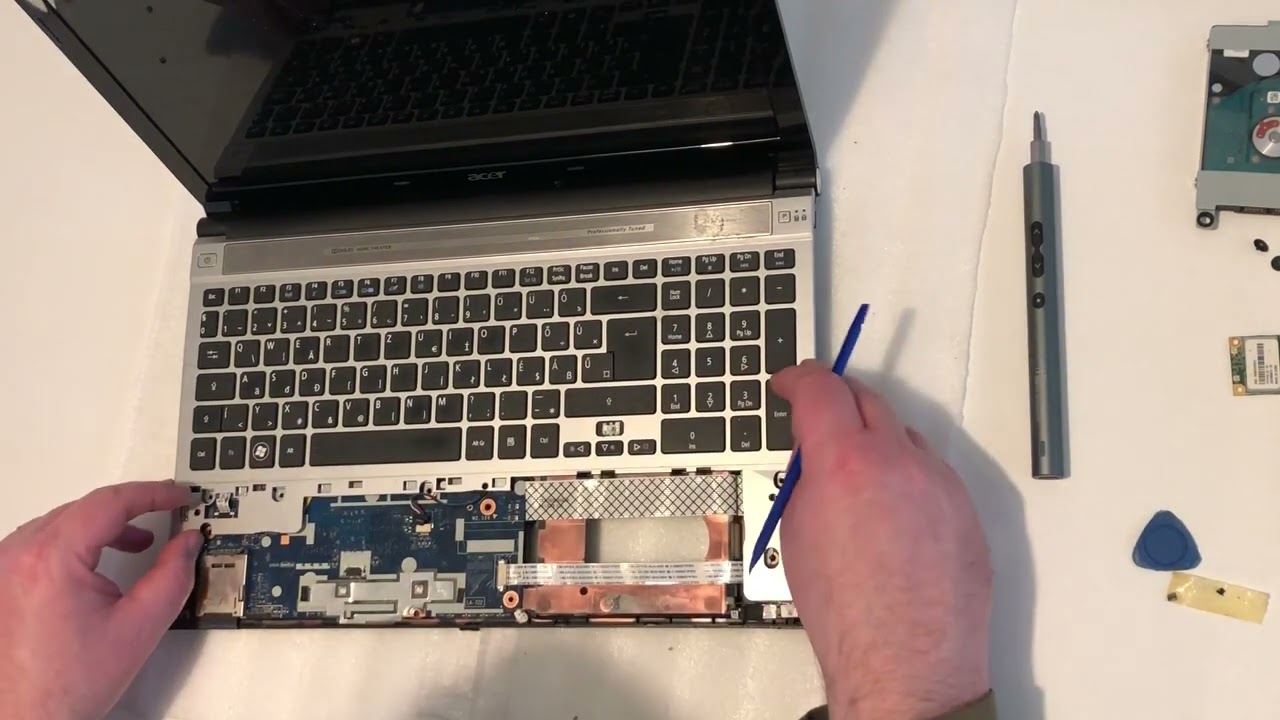 Acer Aspire 5830TG disassembly