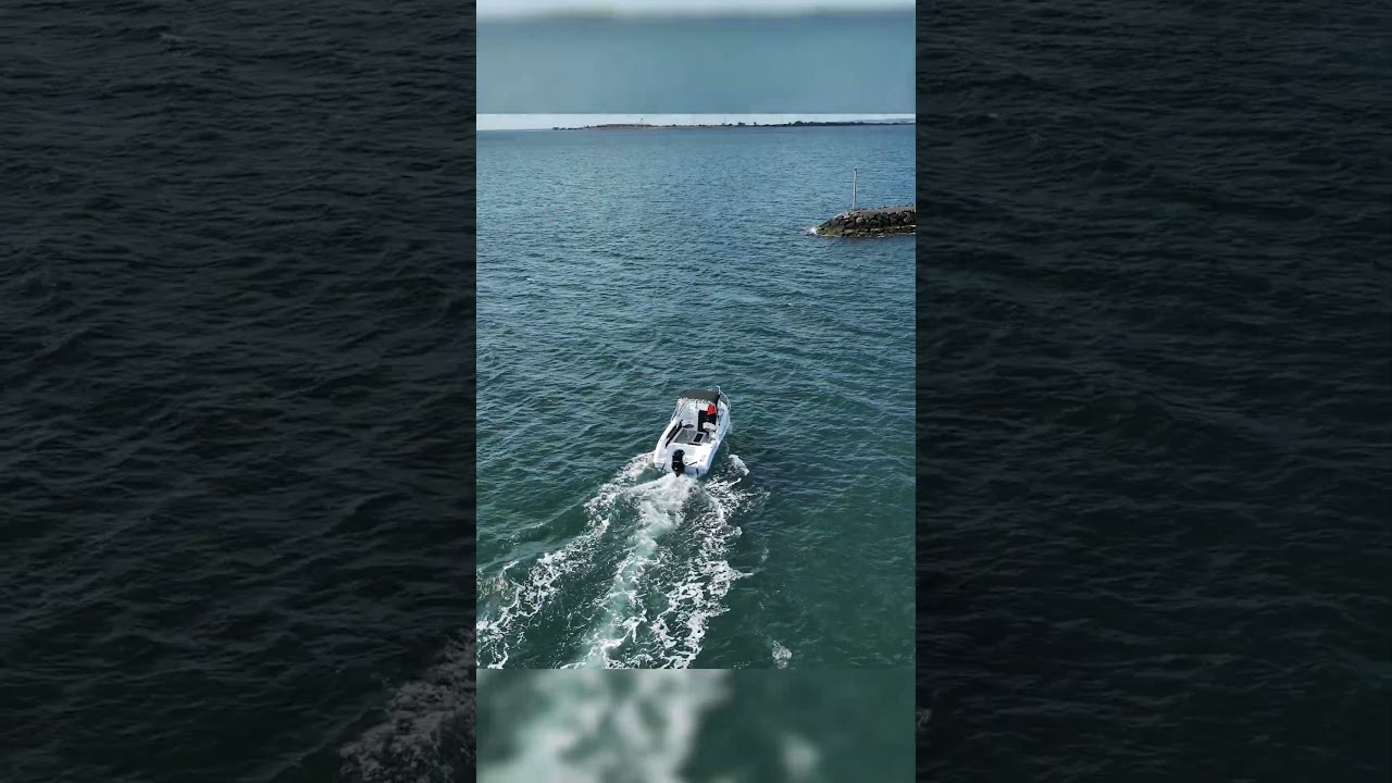 The 585R is a versatile little runabout that is perfect for family fun and fishing.
