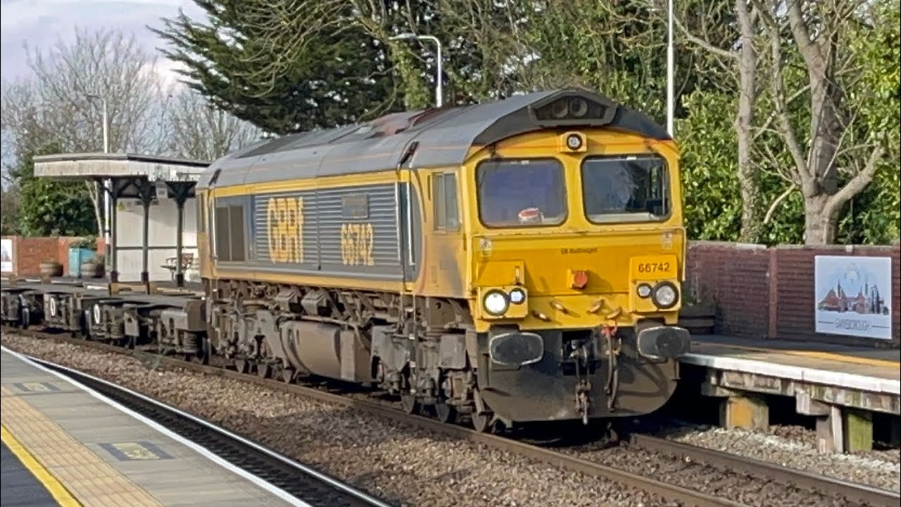 With tones! Thanks Mr GBRf driver “Port of Immingham” 66742 4L65 & bonus 195012 Lea Road 9/2/2026