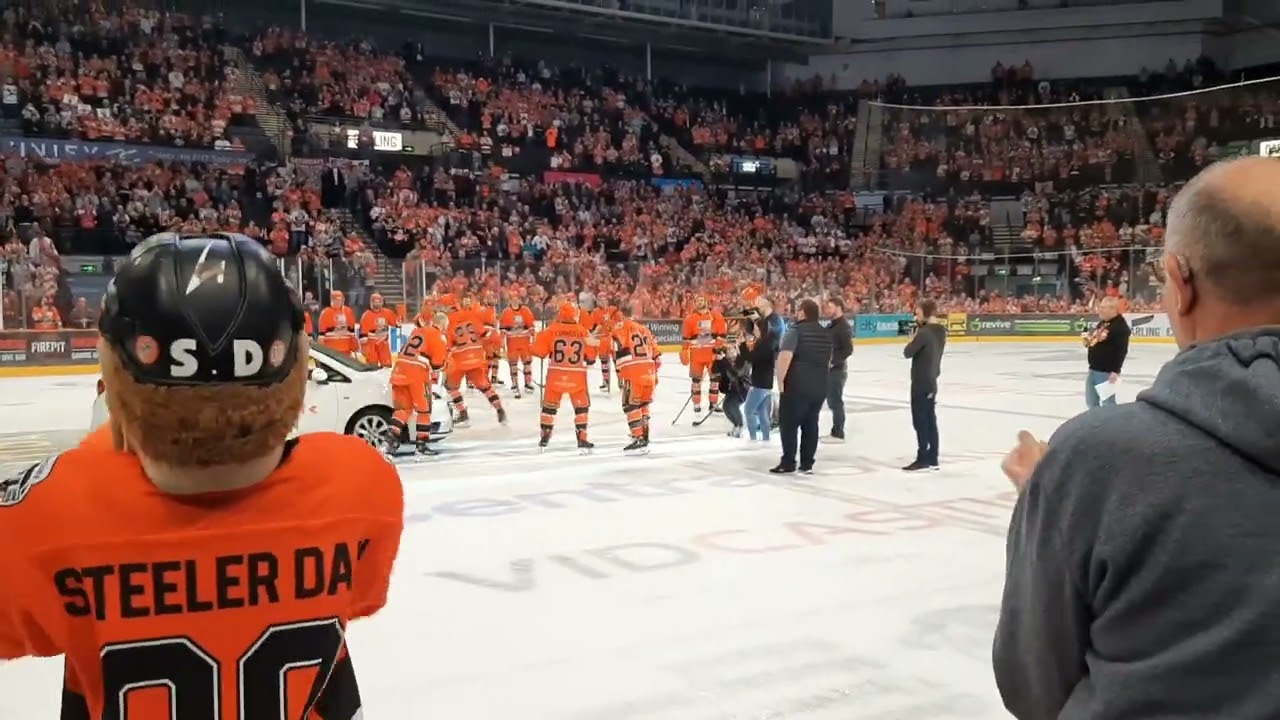 Veteran Sheffield Steeler given a free car by club!