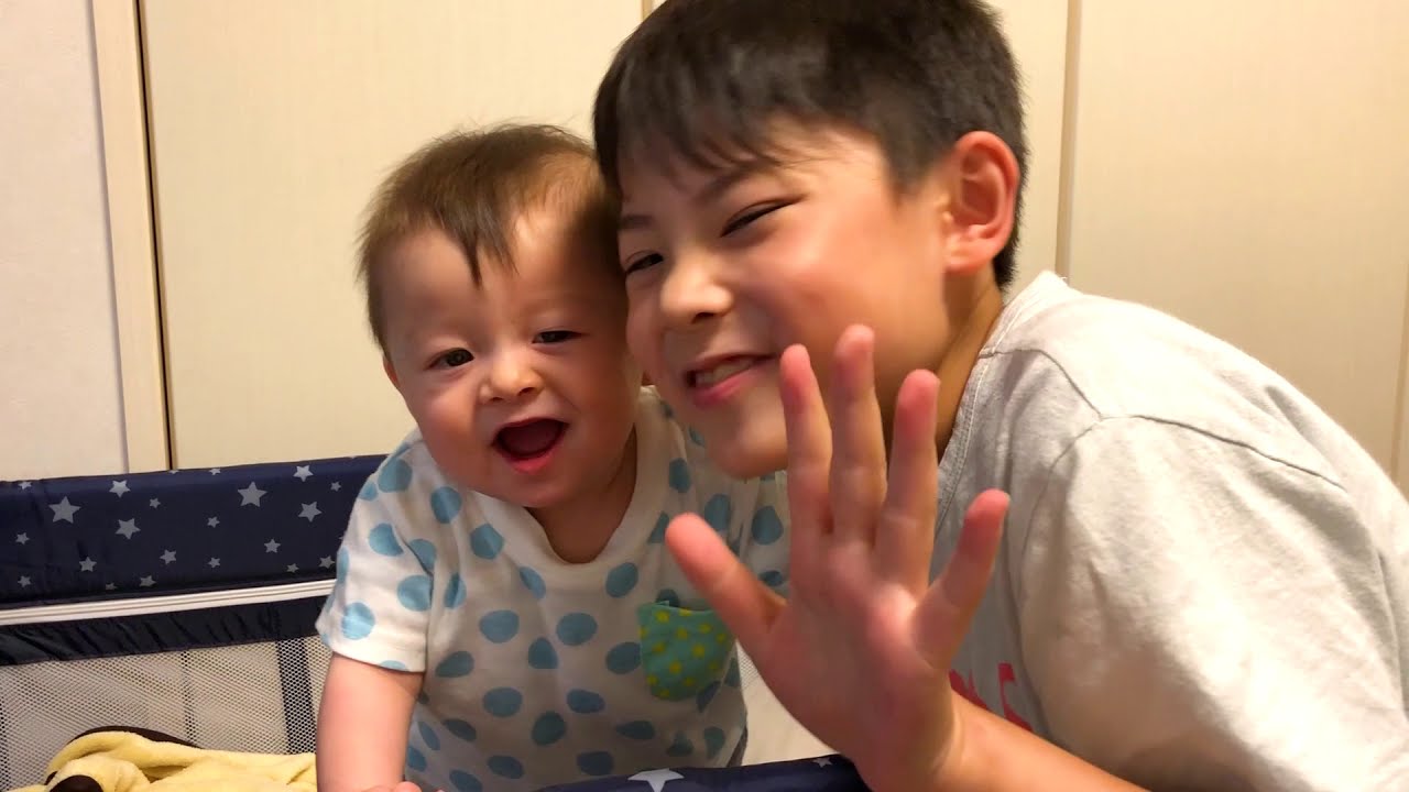 怒った赤ちゃん！僕は立ちたいのぉ！つかまり立ち しぃしぃといおりお兄ちゃんラブラブ♪【いおりくんTV 日常と休日】