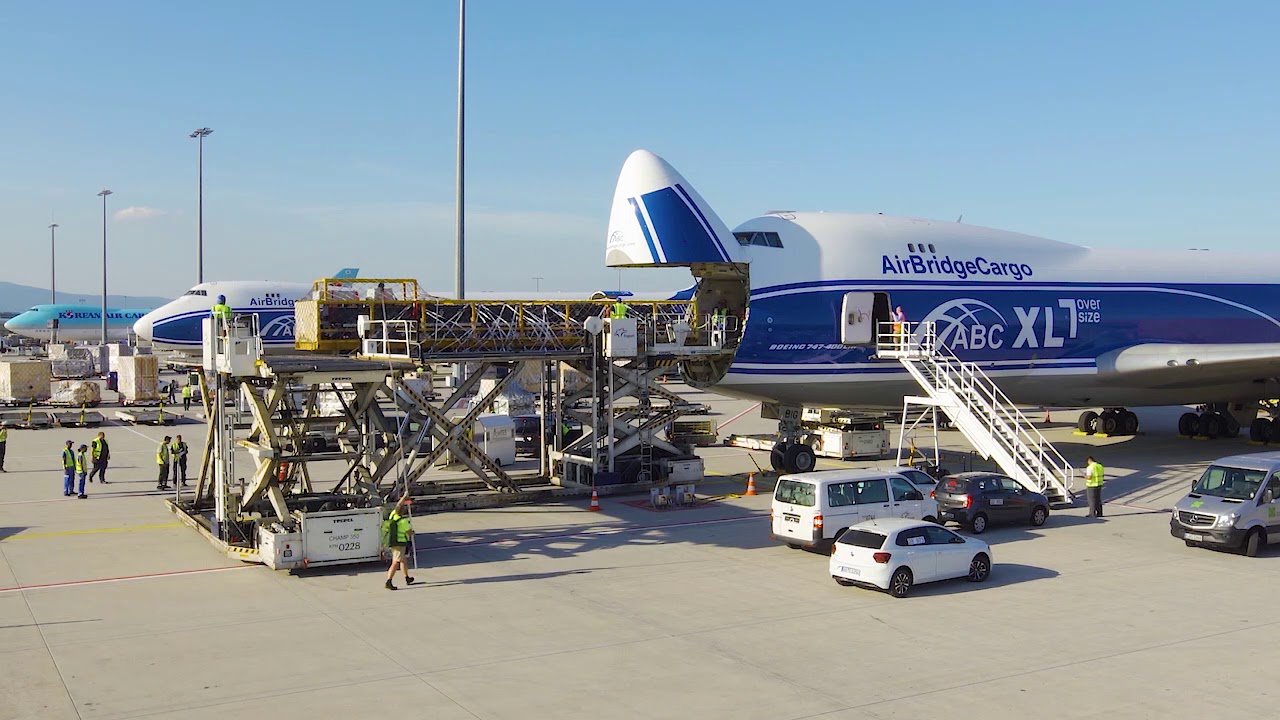 Boeing 747 - heavy freight loading with the most capable high loader in the world (CHAMP 350).