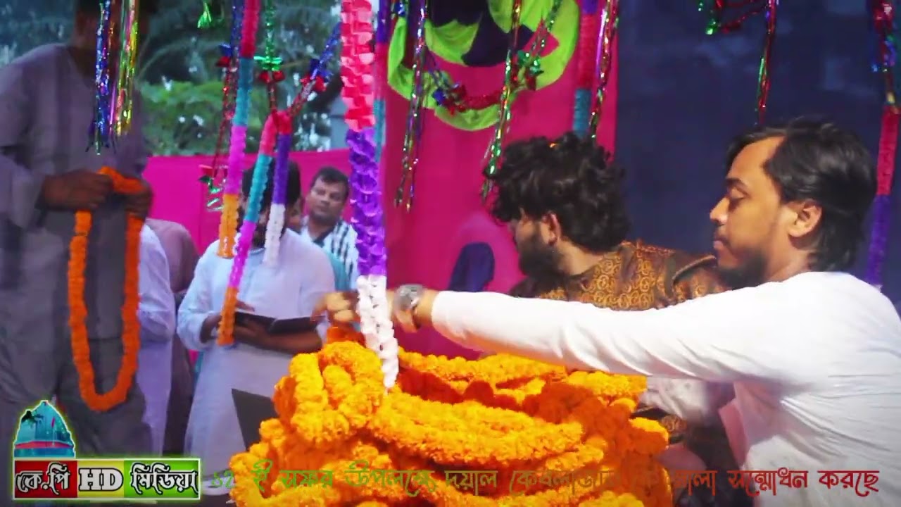 মুর্শিদ এ আযম দয়াল কেবলাজান বাবা খাজা সাইম নূরে চিশতী (মাঃজিঃআঃ) ভক্তদের মালা  সম্মোধন করছে।