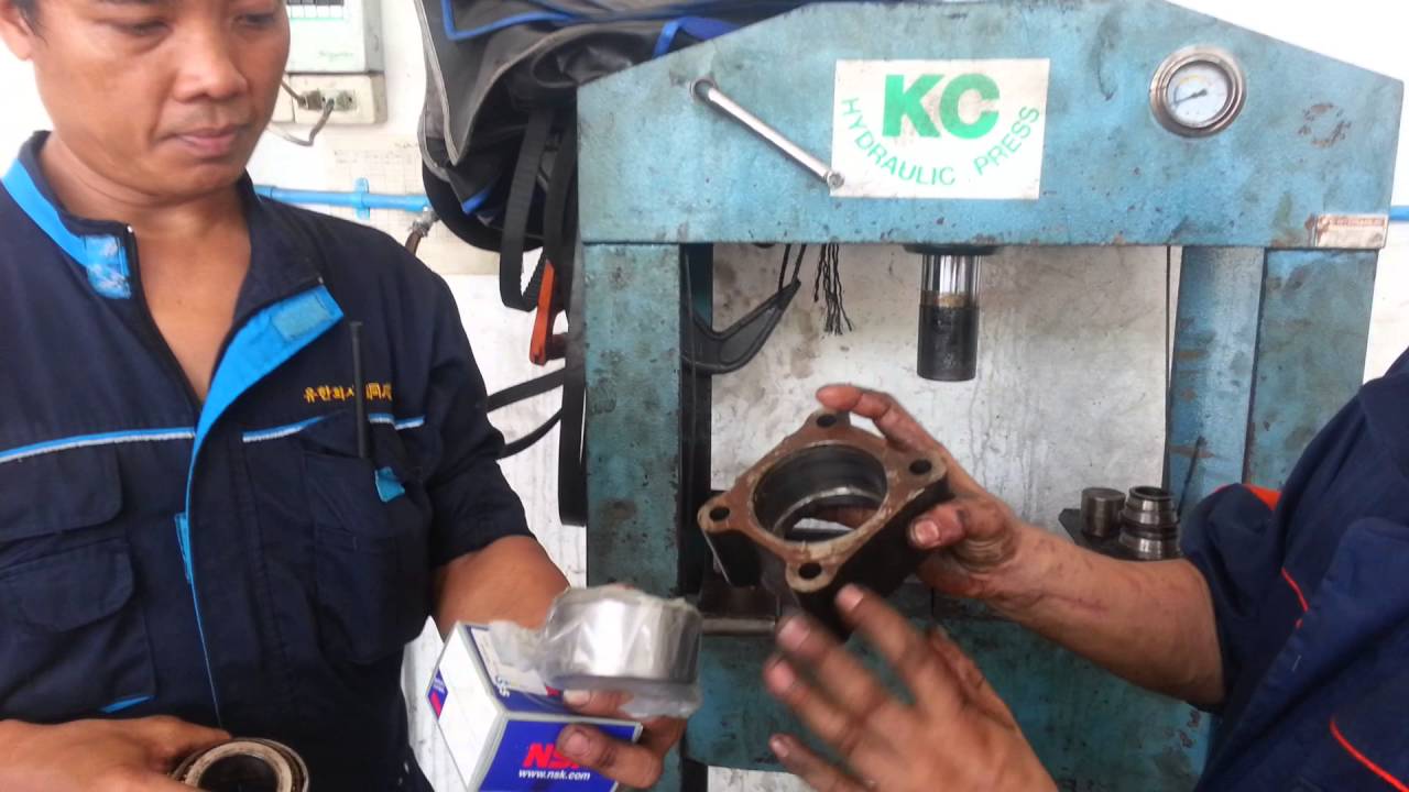 เปลี่ยนลูกปืนล้อหลังอีซูซุดีแม็กISUZU D-MAX อู่วีระ คาร์ เซอร์วิส โทร 080 9314252 วีระ สุจริต