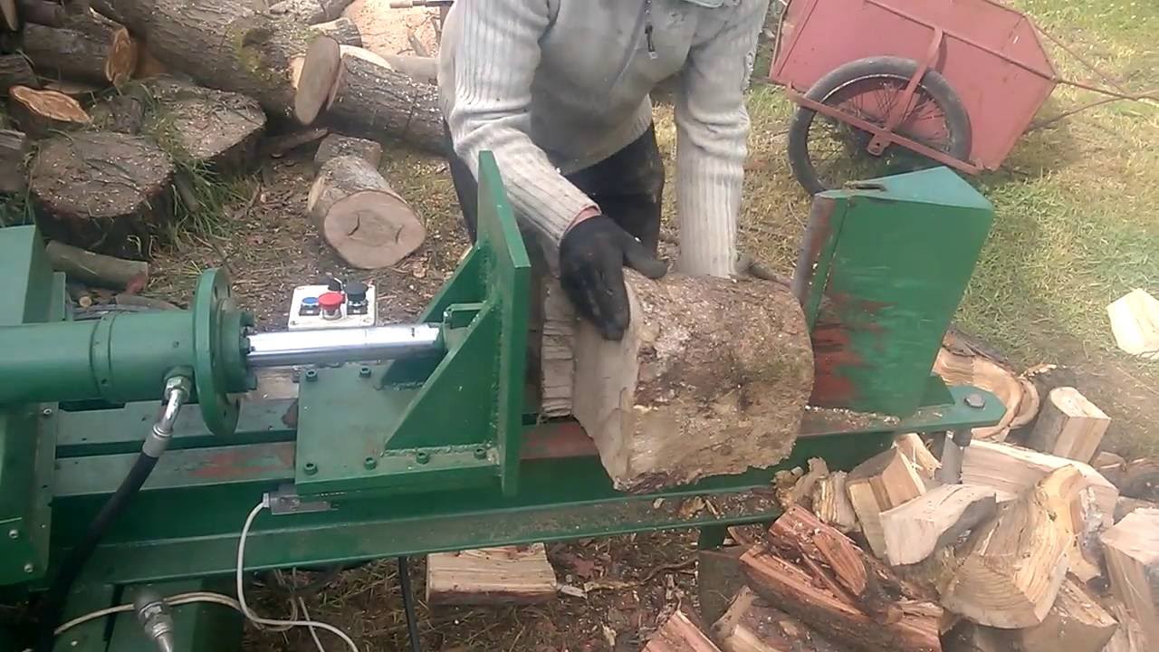 Łuparka hydrauliczna. Hydraulic log splitter.