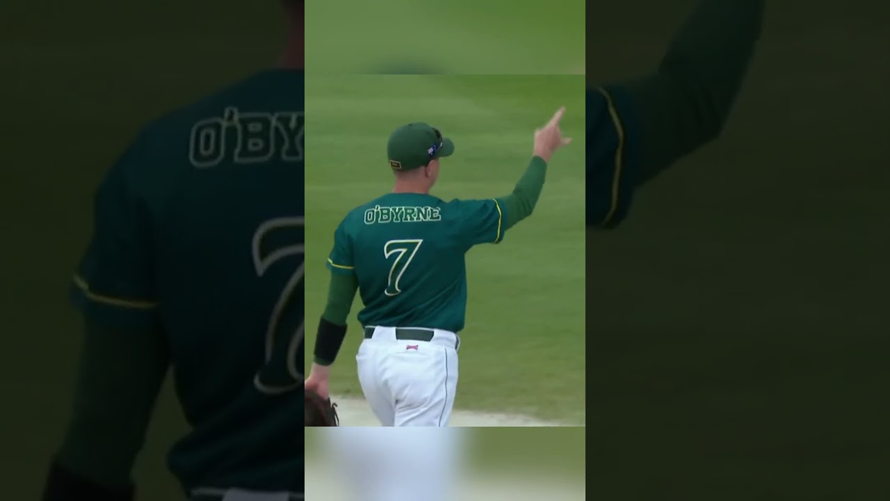 🤯🇦🇺 Absurd catch by Brendan O'Byrne | WBSC Men's Softball World Cup 2022