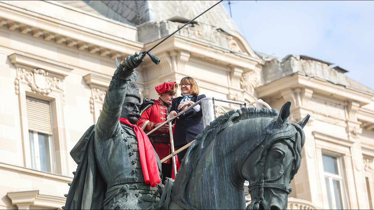 Obilježavanje Dana kravate u Hrvatskoj, ban Jelačić ogrnut velikom kravatom