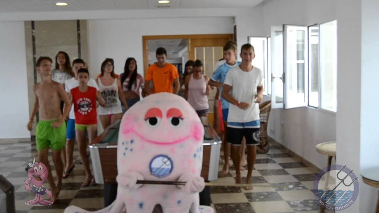 Nuestra Mascota Pulpi baila en el Hotel Playas de Guardamar con sus amigos
