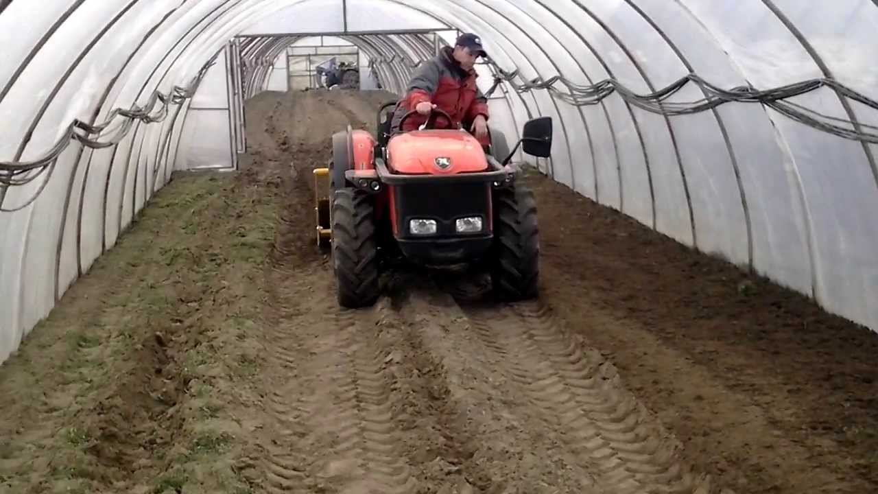 Antonio Carraro 4400 F és Selvatici ásógép
