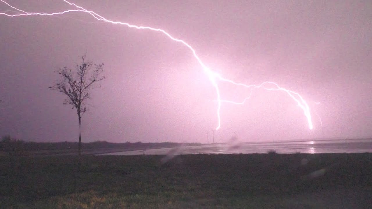 Flinke Onweersbuien met hagel in omgeving Goeree-Overflakkee en Schouwen-Duiveland! - 11/11/2019