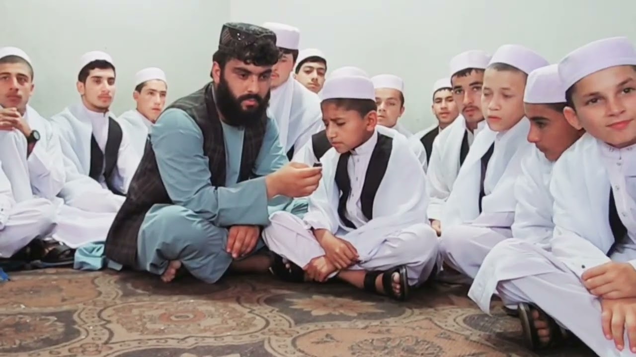 دستار بندی مدرسه امام ترمذی رح ولایت کندز قریه خاکنی 1404/4/7