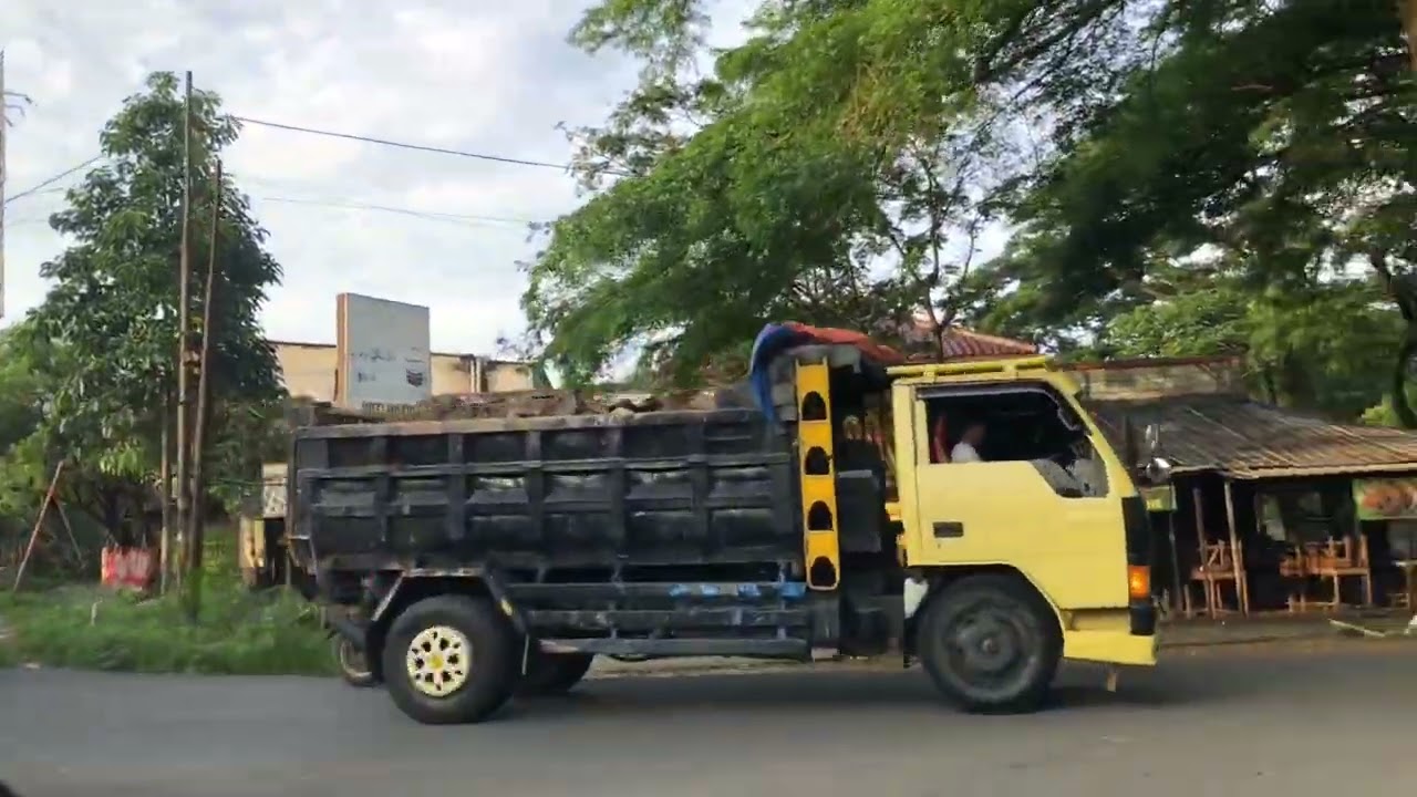 Suasana jalan sore dari Kunciran sampai kav.Dpr Nerogtok | Tangerang