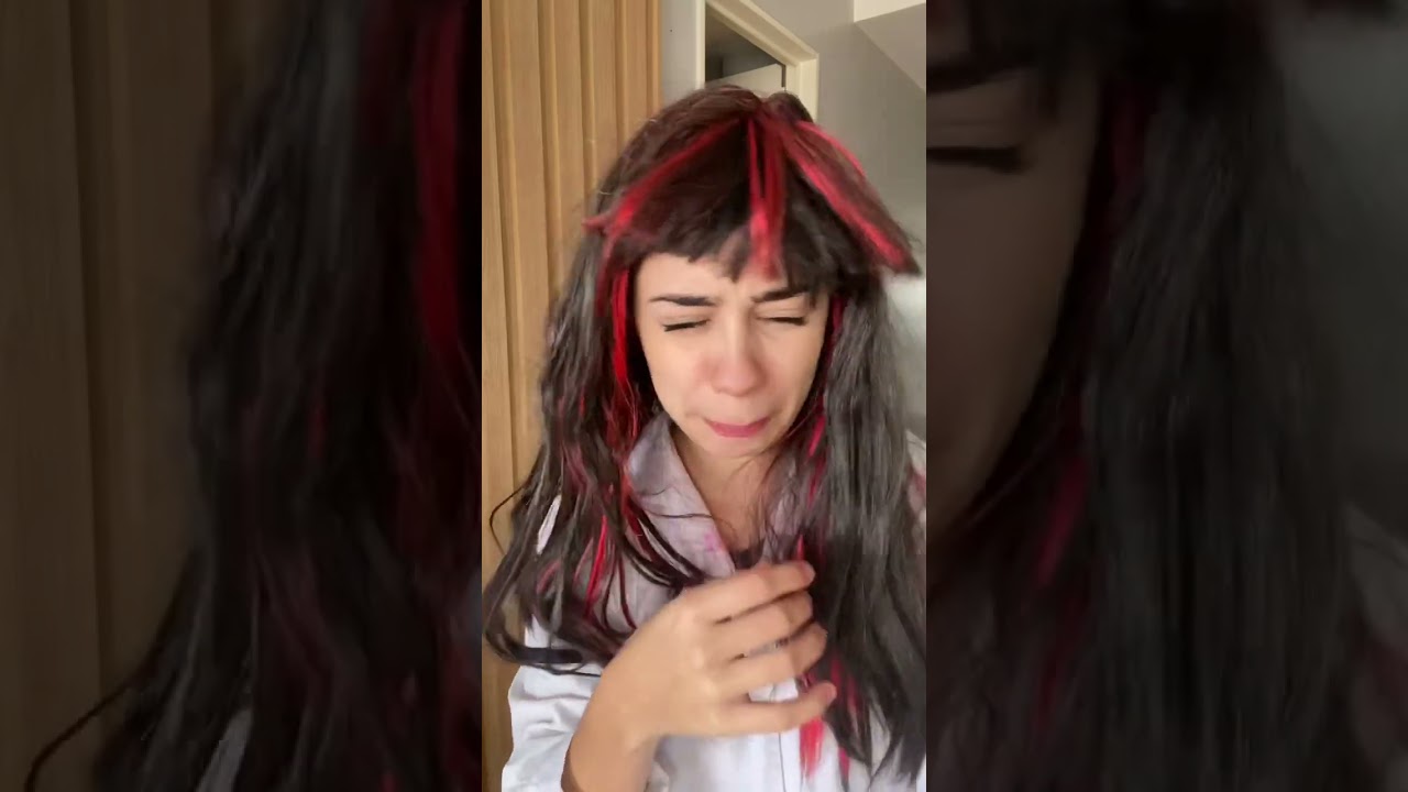 la compa&ntilde;era que llevaba su extra&ntilde;o caramelo &aacute;cido