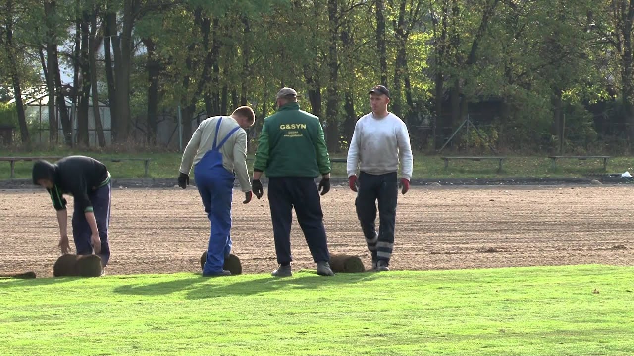 Stadion w Pieckach z nową murawą