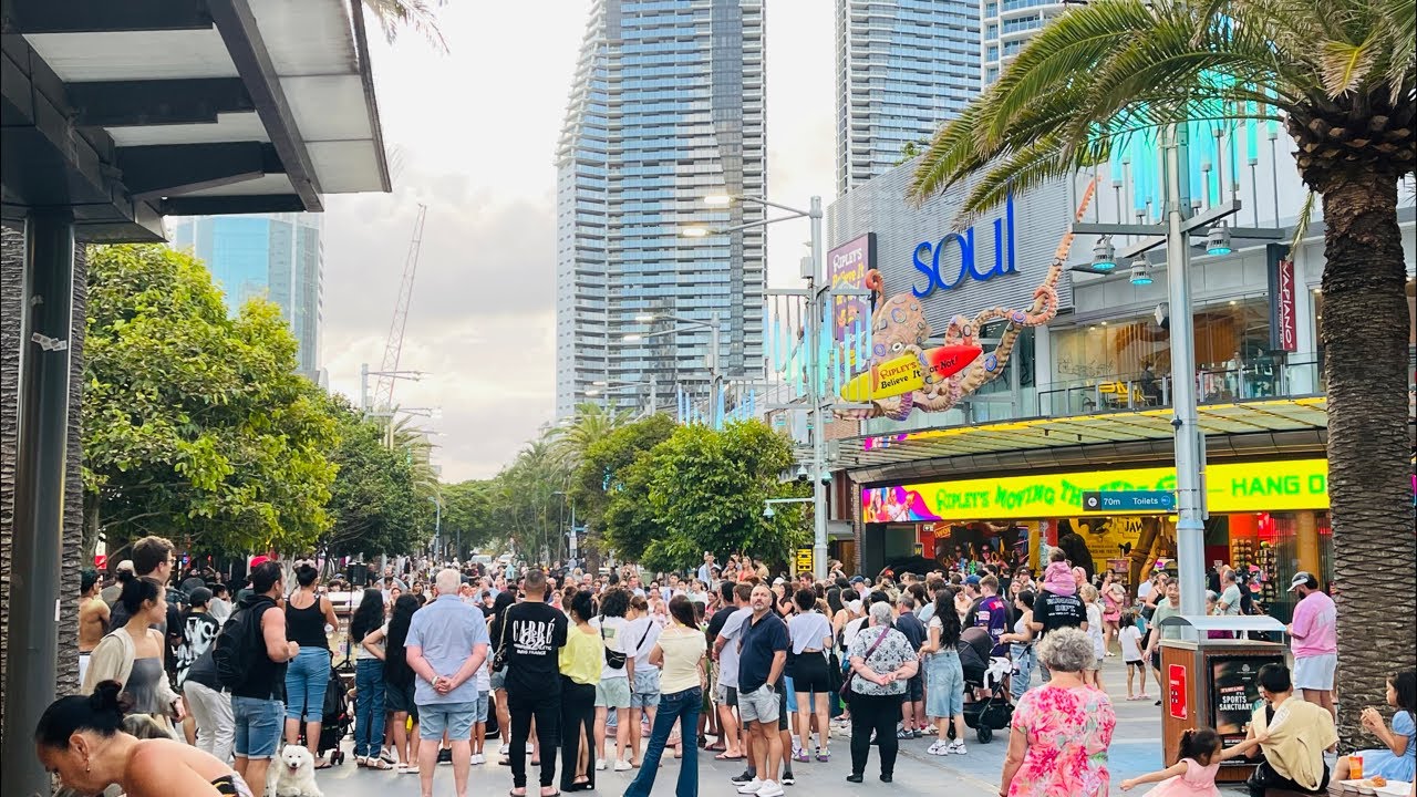 🇦🇺Australia Friday surfers paradise goldcoast street vibes