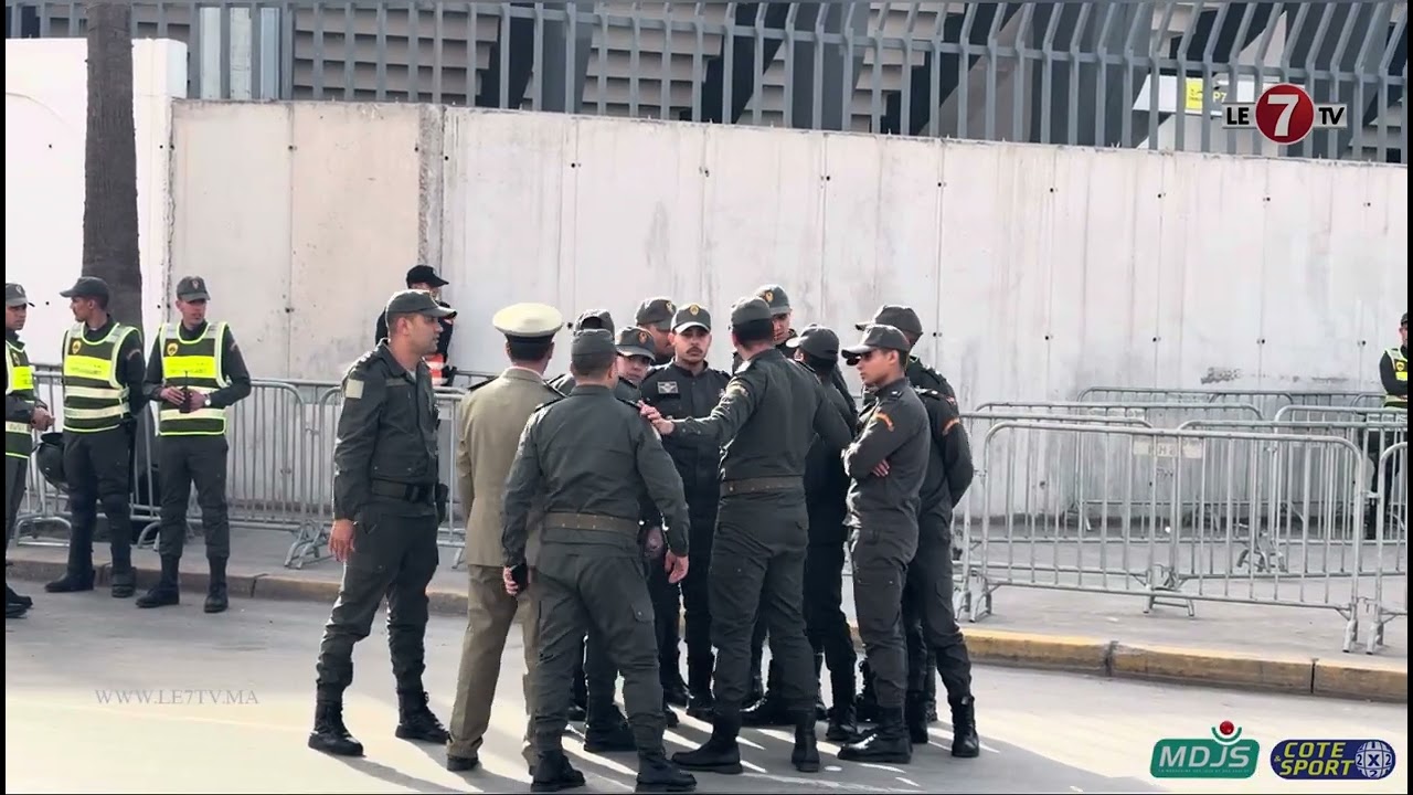 قبل ساعات من بداية المباراة... انزال امني مكثف بملعب العربي الزاولي لتأمين لقاء الرجاء أمام السوالم