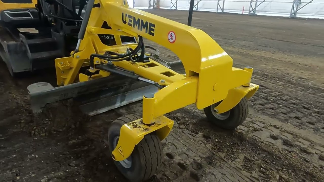 Mecalac MCR6 Grading a workshop