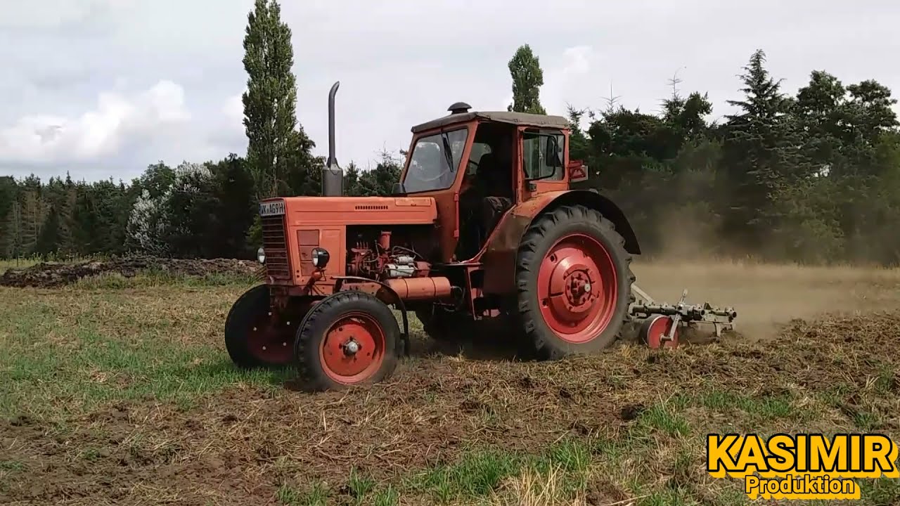 Belarus MTS 50 in der schweren Bodenbearbeitung