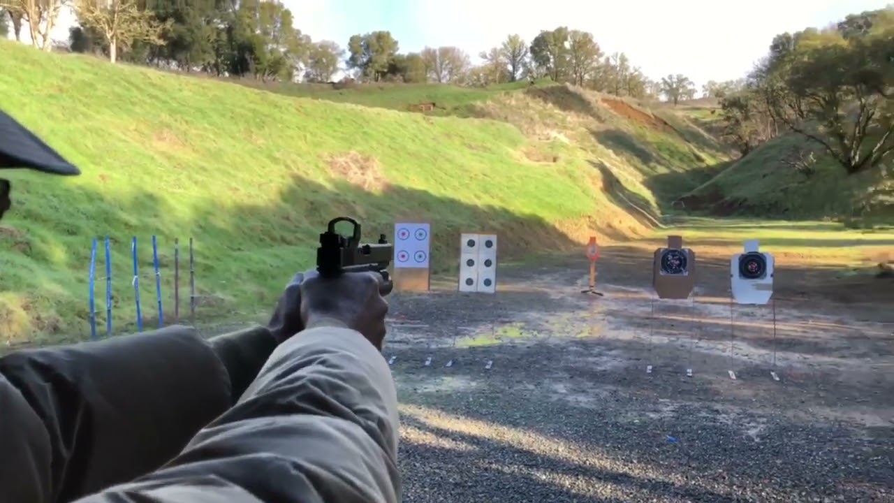 Glock 17 w/Leopold Deltapoint Pro