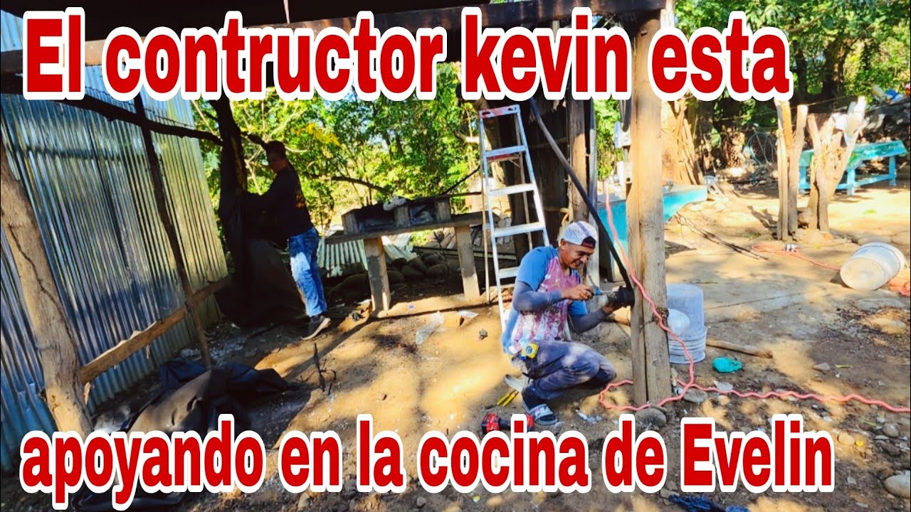 El contructor kevin esta apoyando en la cocina de Evelin😱😳