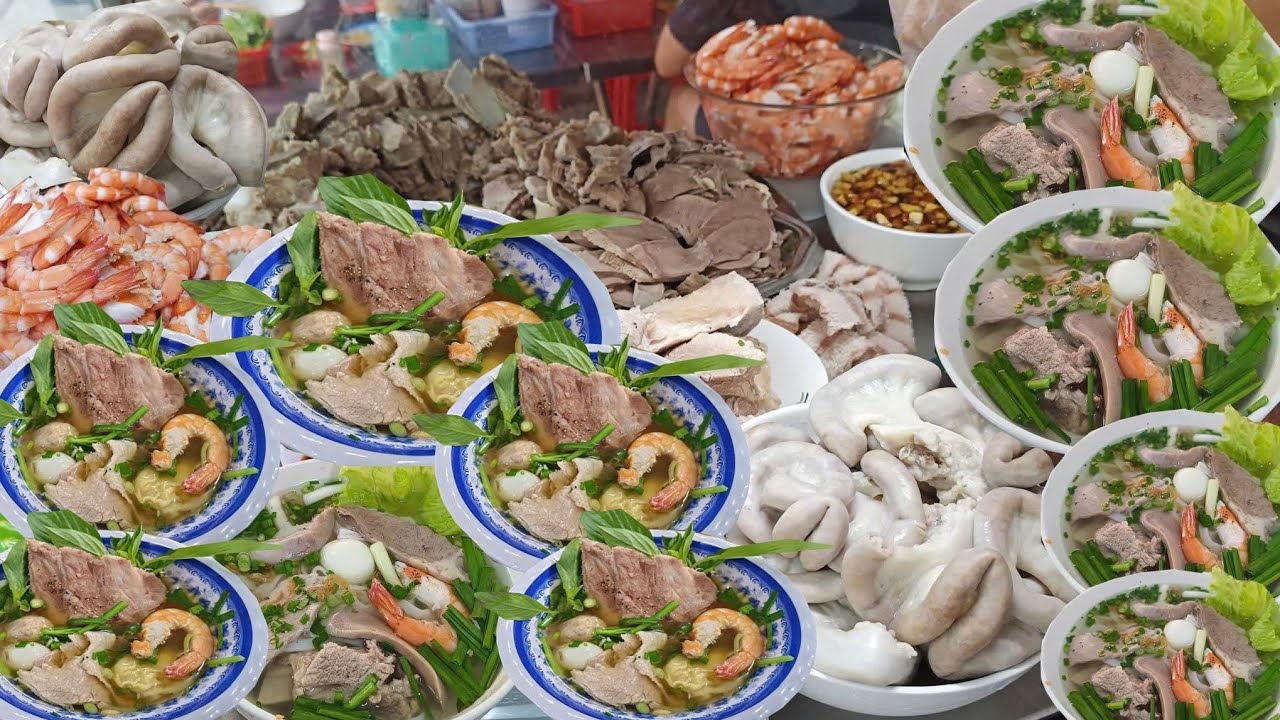 ĐÔNG KHỦNG KHIẾP XE HỦ TIẾU TÔM THỊT 35K ĐẦU HẺM 4 NGƯỜI BÁN 3 NGƯỜI BƯNG VẪN KHÔNG KỊP Ở SÀI GÒN