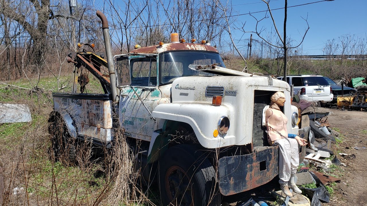 International Fleetstar 2000 Wrecker Tow Truck Tour w/Cummins NTC-335 (For Sale) Part 1