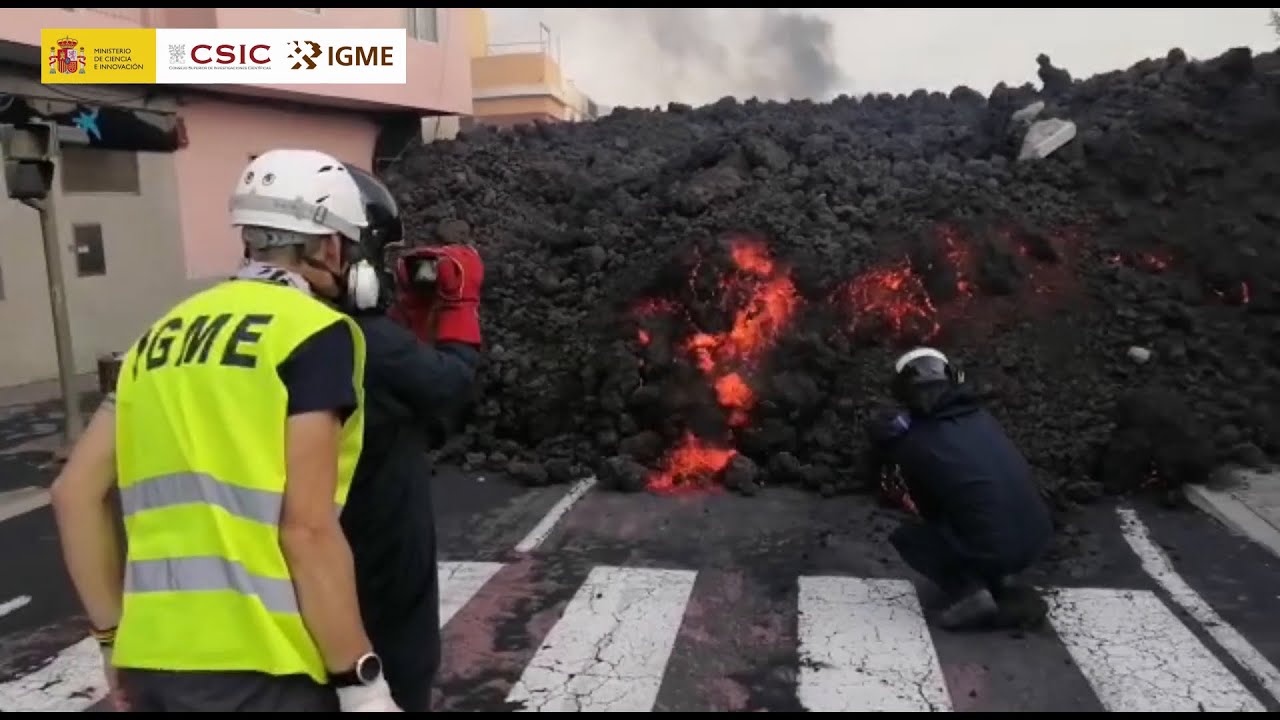 20/1021 Temperatura y muestreo de colada en La Laguna. Erupción de La Palma IGME-CSIC