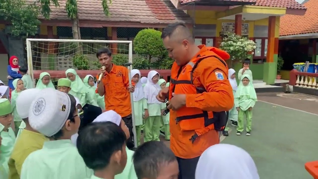 Simulasi Kesiapsiagaan Menghadapi Bencana Gempa Bumi