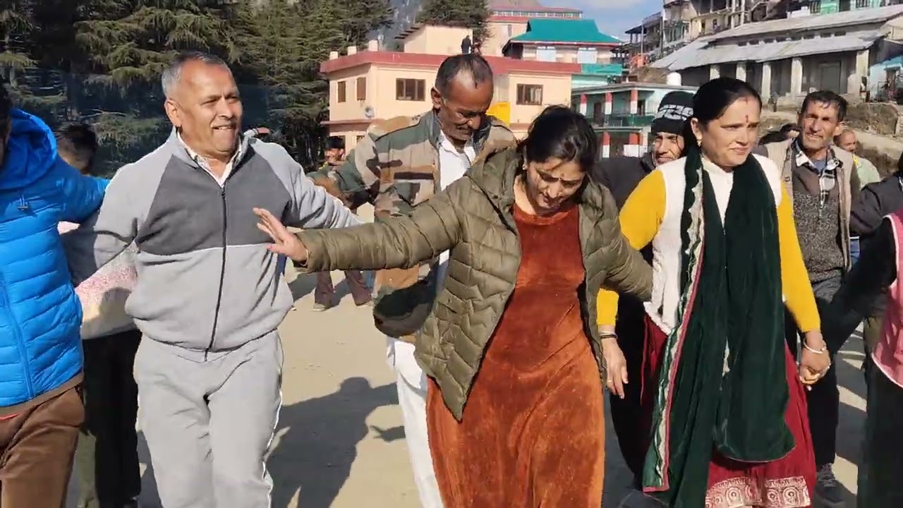 मां भंगायणी पैवेलियन छोर हरिपुरधार में क्रिकेट विजेता टीम MBBC गहल झूमी।