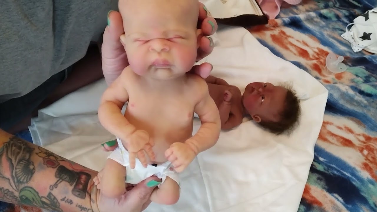 box opening of kimbry dolls newest mini silicone sculpt, Chloe. fbs, full body silicone