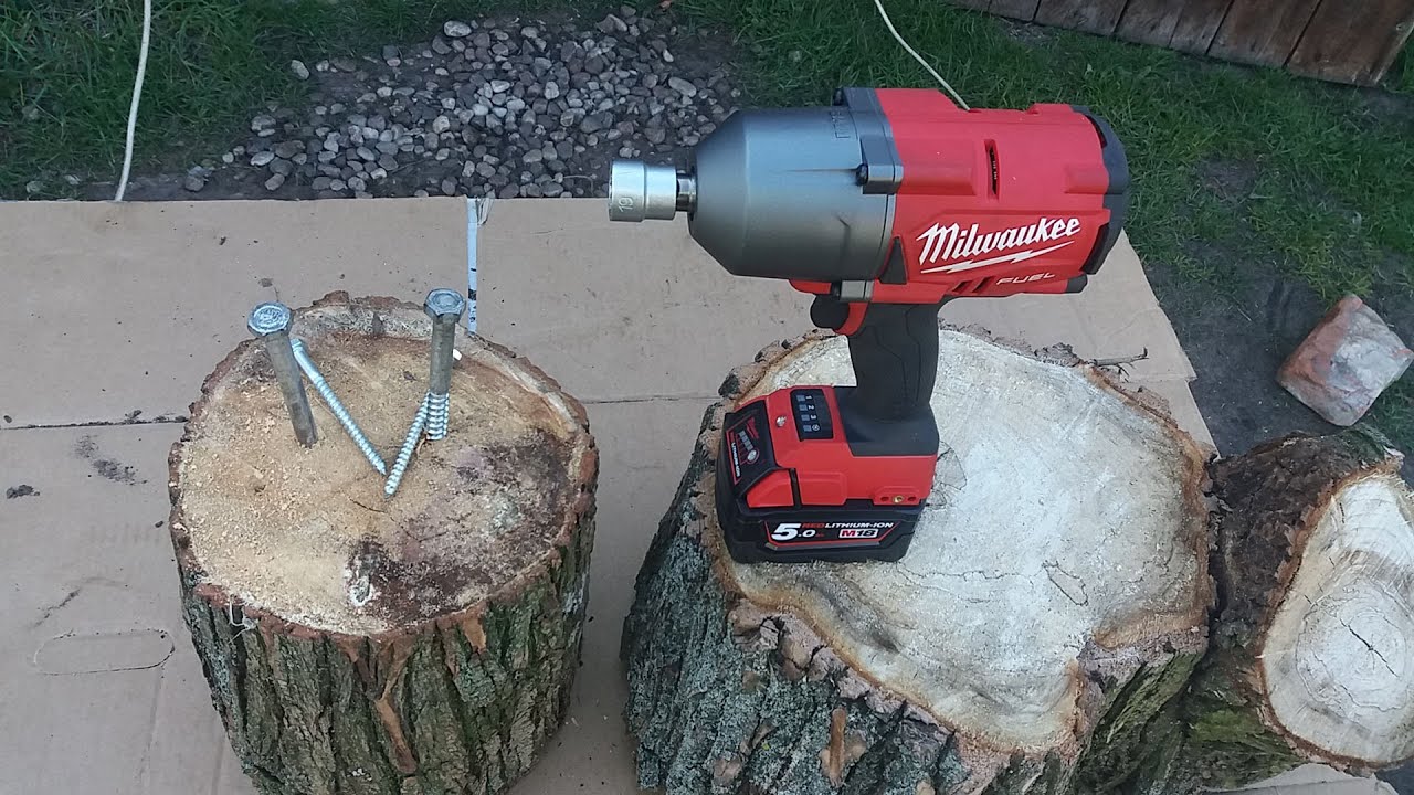 Test klucza udarowego Milwaukee M18 FHIWF 12 drzewowkręt fi 12 długość 200 mm