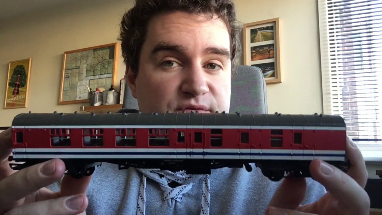 REUPLOAD Woodford Wells: Episode 12 - Wiring For Block Detection + Coach Livery Respray