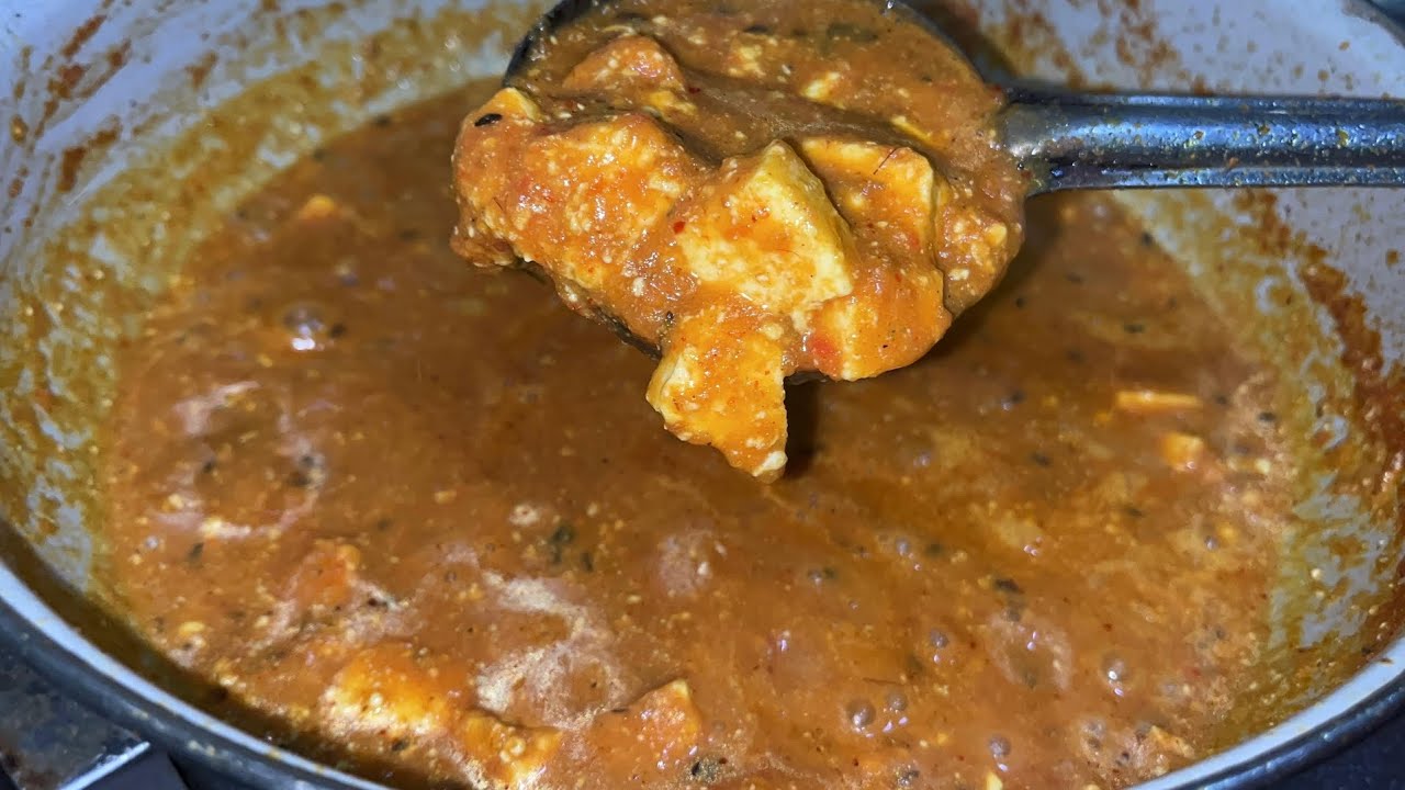 कड़ाई  में पनीर  की स्वादिष्ट  रेसिपी बनाई 