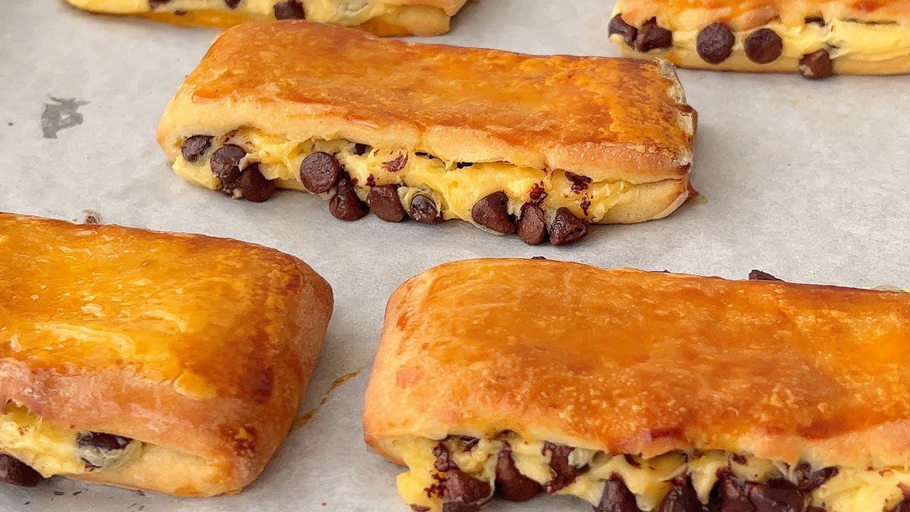 Easy pain suisse (with custard cream and chocolate chips) !