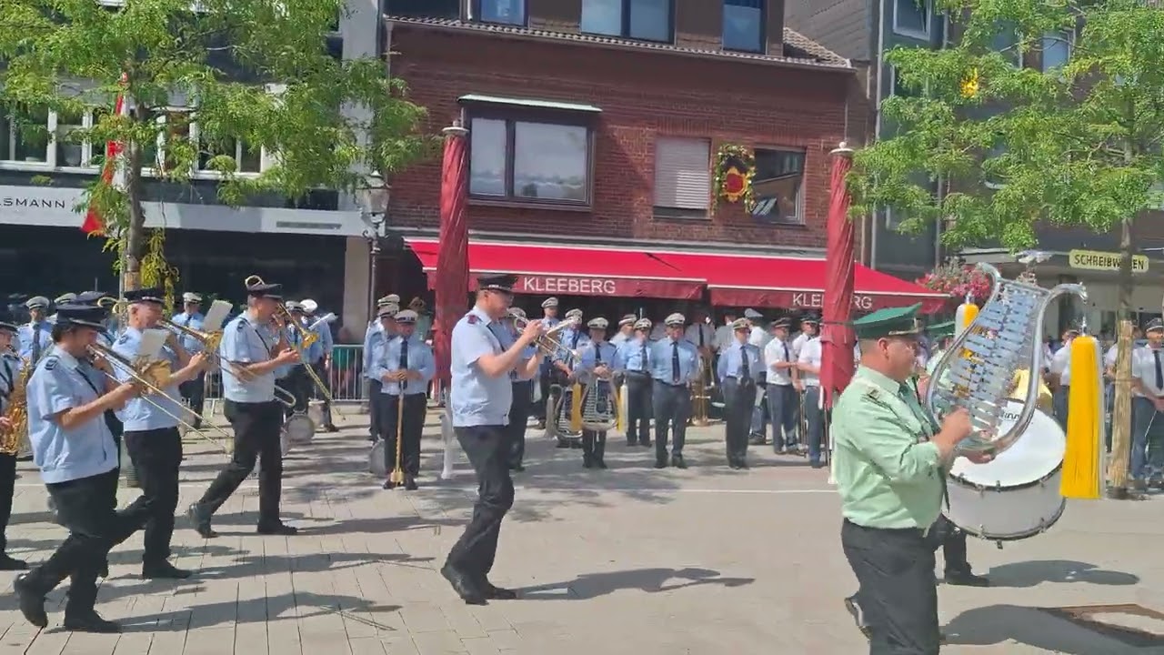Schützenfest Willich 2025, Musikschau am Samstag Nachmittag,  Blinkende Spaten