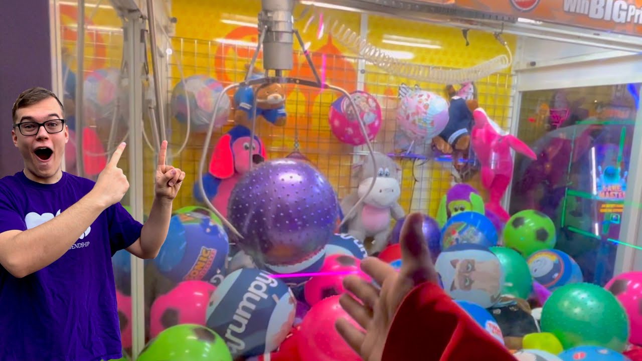 WE BROKE THE GIANT CLAW MACHINE!