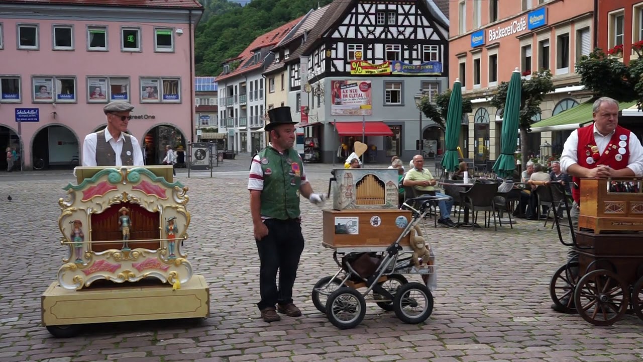 Karl Heinz Kury Impressionen Drehorgel auf dem Marktplatz in Waldkirch