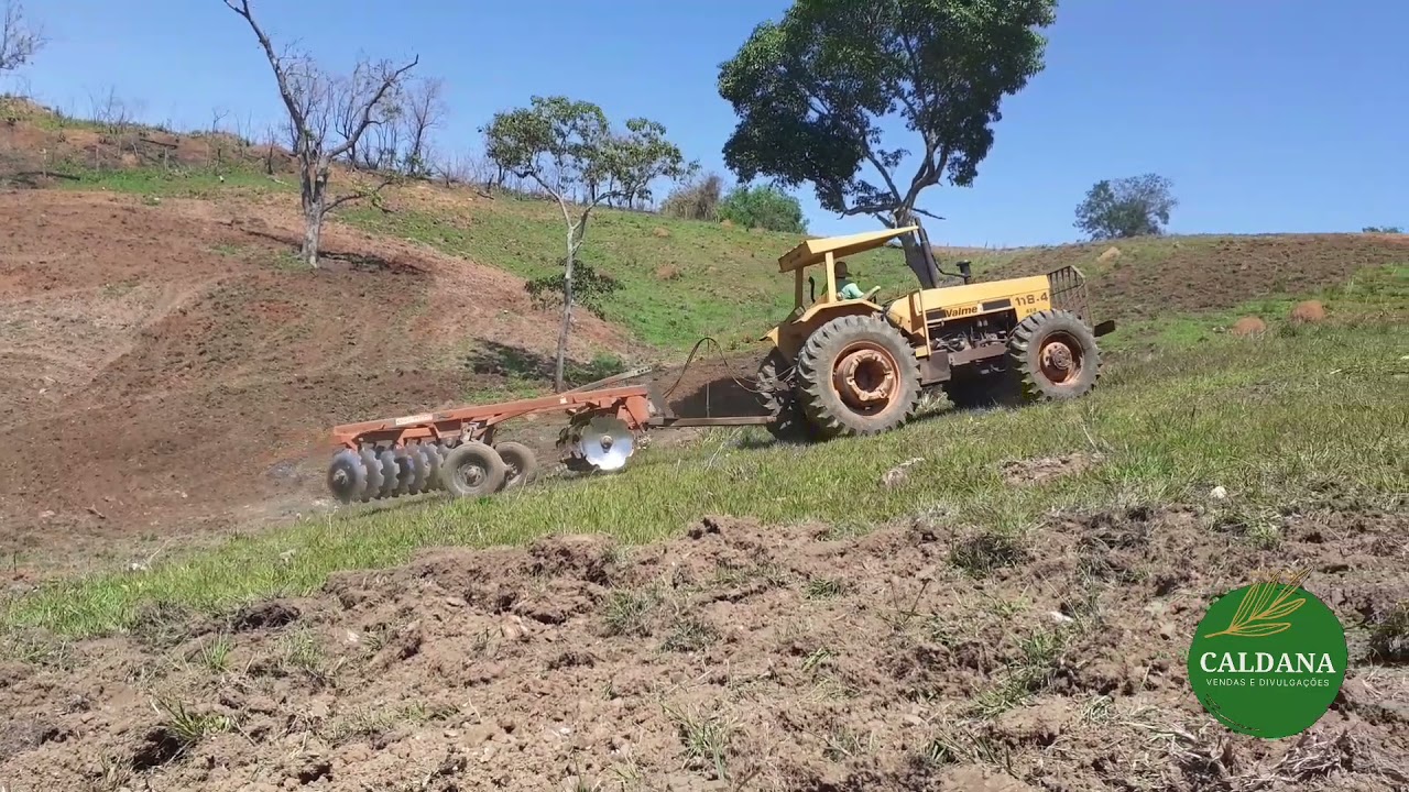 Valmet 118 preparando terra com grade intermediária 16x28 Baldan pra semeadura de capim