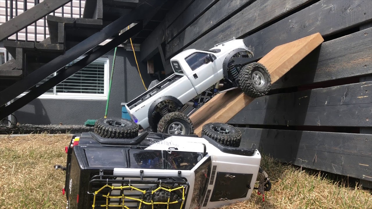 Tamiya cr01 vs axial v2