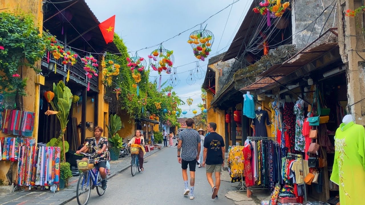 HOI AN Ancient Town (UNESCO World Heritage Site) - Vietnam Walking Tour 4K🇻🇳