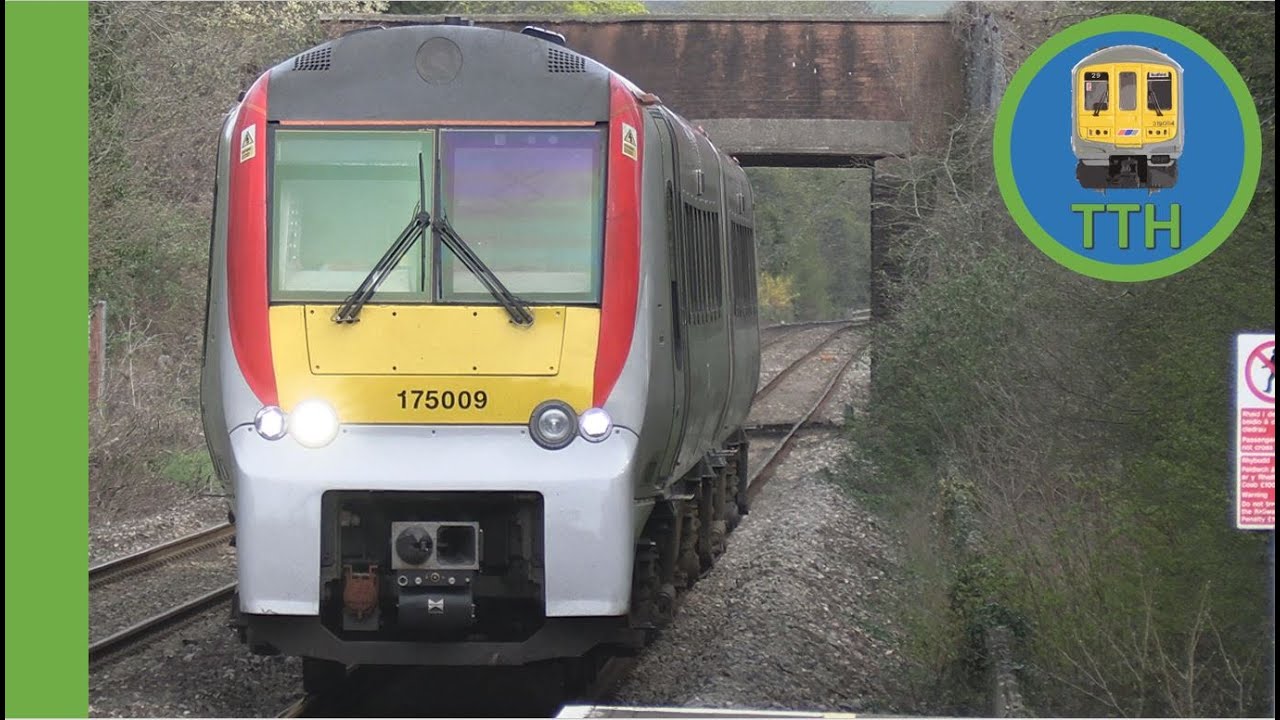 Trenau yn Cwmbrân - Trains at Cwmbran