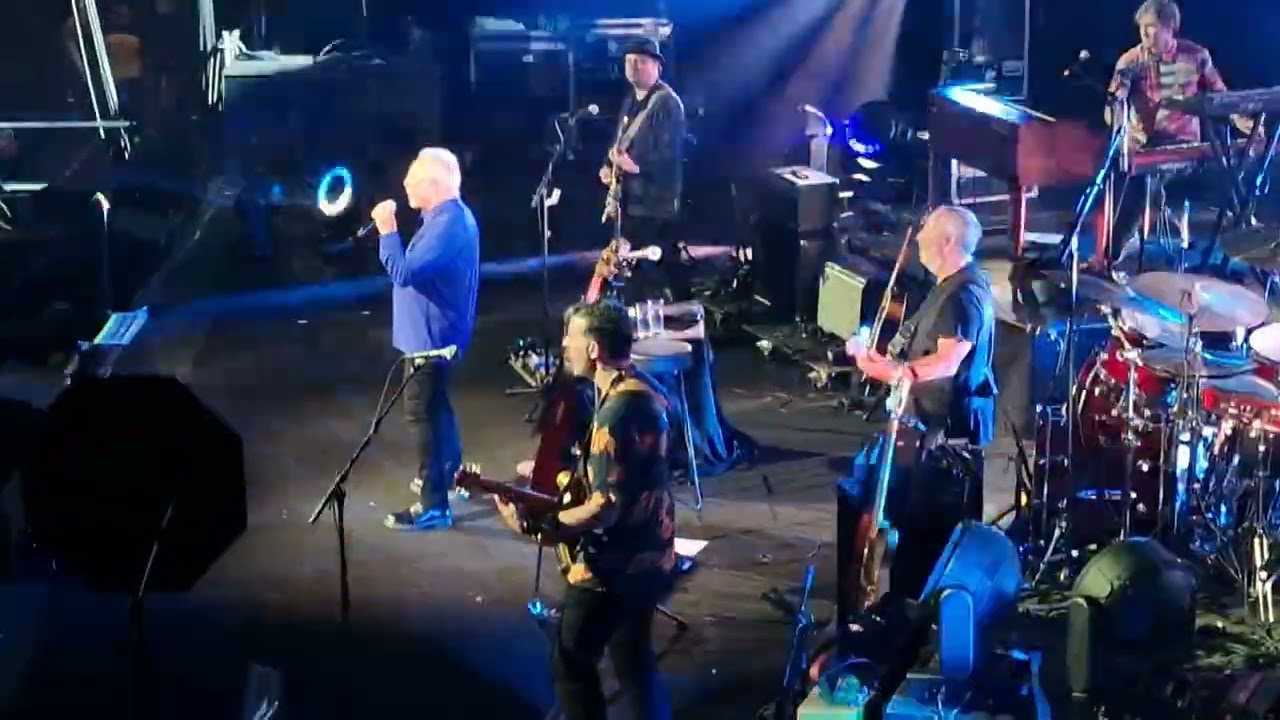 Tom Jones  Johnny B. Good