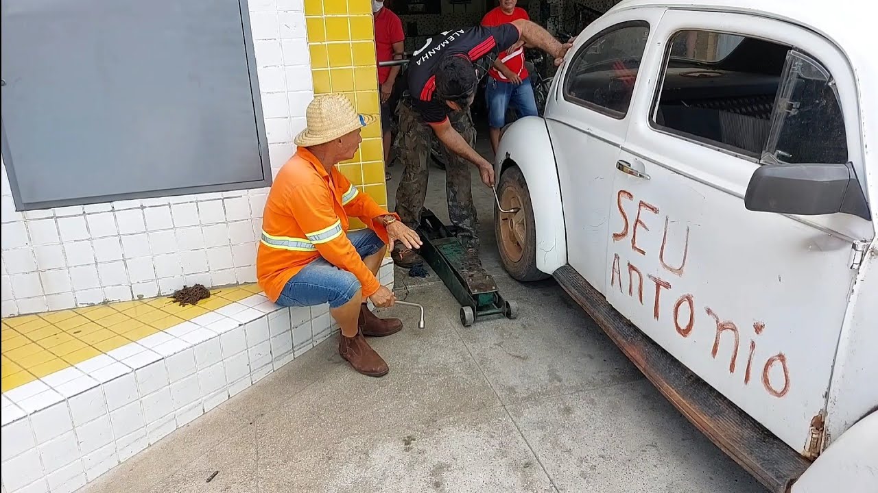 bastidores,,Seu Mané ajeitou o carro 🚗 🚗 🚗 de seu Antônio,,