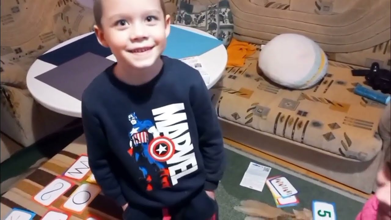 Vlog 20.02.26 Кормлю кота, поломался телевизор. С Максом играем в игру, он все угадал.